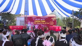 Trao 91 suất quà Tết cho người dân và học sinh phường Lào Cai