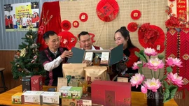 Các HTX phối hợp livestream bán hàng trên các nền tảng mạng xã hội