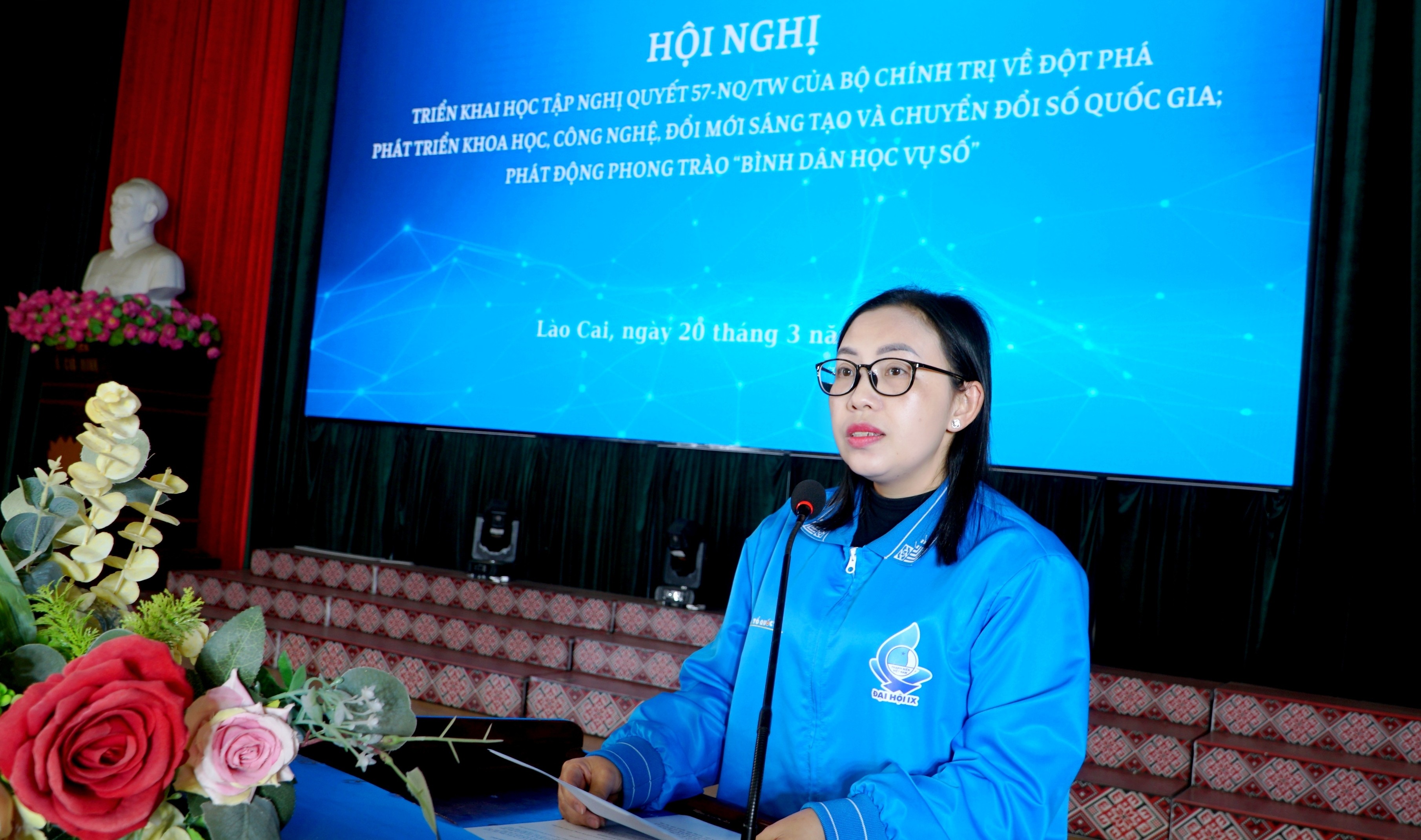 Chị Giàng Thị Mai, Ủy viên Ban Chấp hành Trung ương Đoàn, Bí thư Tỉnh đoàn phát biểu khai mạc hội nghị. meitu-20250320-153047592.jpg