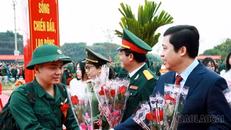 Bí thư Tỉnh uỷ Dương Quốc Huy dự lễ giao nhận quân tại điểm số 7