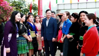 Bí thư Tỉnh ủy Dương Quốc Huy dự khai mạc bầu cử và bỏ phiếu tại khu vực bỏ phiếu số 4, thôn Đồng Cát, xã Quy Mông