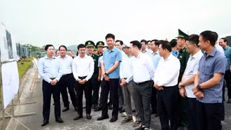 Thường trực Tỉnh ủy kiểm tra tiến độ một số công trình, dự án trọng điểm tại xã Bát Xát và A Mú Sung