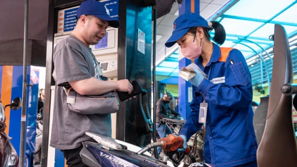 Giá xăng tăng hơn 5.100 đồng