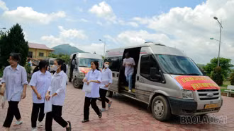 Những chuyến xe tiếp sức thí sinh "vượt vũ môn"