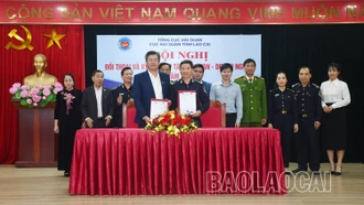 Đối thoại hải quan - doanh nghiệp và ký kết thỏa thuận hợp tác giữa Cục Hải quan Lào Cai và Hiệp hội Doanh nghiệp tỉnh