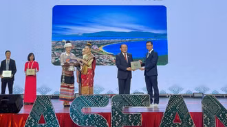 TP Quy Nhơn lần thứ 2 nhận giải thưởng Thành phố Du lịch sạch ASEAN