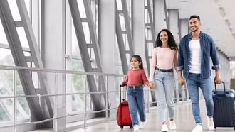 Đi máy bay, nên tránh những thực phẩm và đồ uống này