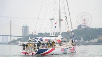 Mãn nhãn cảnh đoàn đua thuyền buồm Clipper Race diễu hành quanh vịnh Hạ Long