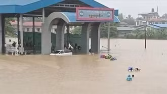 Mưa lớn gây lũ lụt ảnh hưởng tới người dân khu vực Nam Á