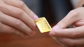 Giá vàng hôm nay 18/3/2024: Giảm nhẹ, người đu đỉnh lỗ nặng