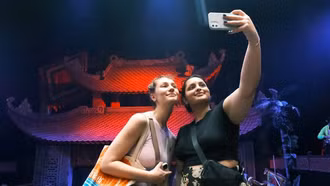 Người nước ngoài yêu Hà Nội vì những điều đáng ngạc nhiên