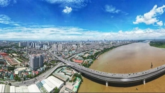 Hà Nội tựa núi, nhìn sông