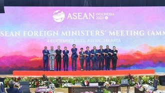 ASEAN trao đổi nhiều nội dung chiến lược với khu vực