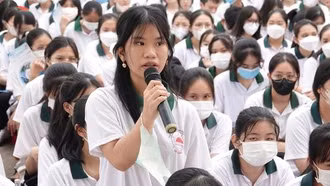 Hóa giải nỗi lo bị robot "cướp" mất việc