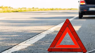 Liên tiếp xảy ra tai nạn chết người do dừng xe trên cao tốc: Làm gì để tránh?