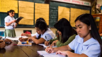 Quốc gia giảng dạy song ngữ, top đầu châu Á về trình độ tiếng Anh