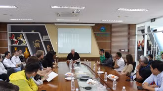 Đoàn doanh nghiệp nước ngoài tham quan mô hình tái chế tại VWS