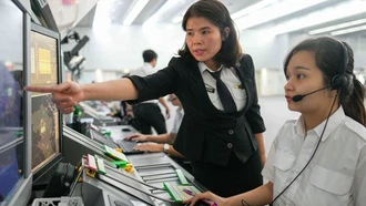 Những người "giấu mặt" quyền lực sau các chuyến bay