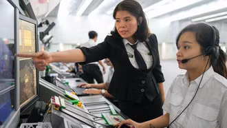 Những người "giấu mặt" quyền lực sau các chuyến bay