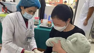 Nguy cơ sởi, ho gà bùng phát thành dịch