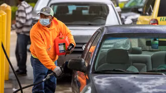 Dự báo giá xăng Mỹ tiếp tục tăng cao trong năm 2024