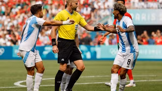 Bóng đá Olympic khai màn với nhiều tranh cãi