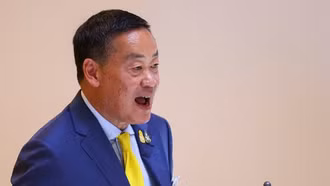 Thủ tướng Thái Lan giữ lời hứa cho dân tiền chi tiêu để kích thích kinh tế