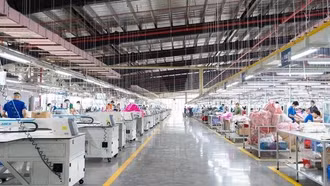 Doanh nghiệp dệt may, thủy sản... bội thu trong tháng đầu năm