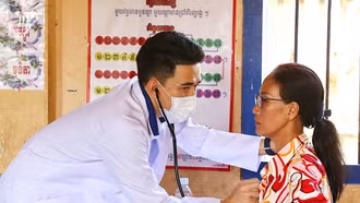 Việt Nam hỗ trợ người dân Đông Bắc Campuchia tiếp cận dịch vụ y tế chất lượng