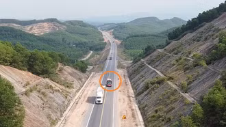 Đừng gắn mác "cao tốc" cho đường chưa đạt chuẩn