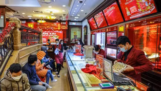 Giá vàng miếng và nhẫn đều đi xuống phiên sáng nay theo đà thế giới