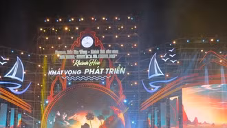 Rực rỡ sắc màu trong đêm khai mạc Festival Biển lần thứ 10