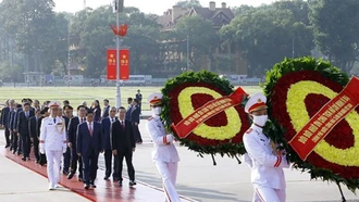Lãnh đạo Đảng và Nhà nước vào Lăng viếng Chủ tịch Hồ Chí Minh