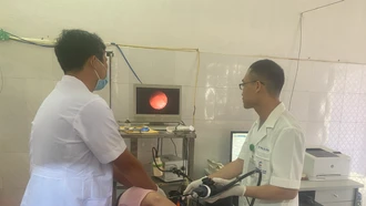Bệnh viện Đại học Y Hà Nội cử 23 bác sỹ hỗ trợ chuyên môn tại Lào Cai