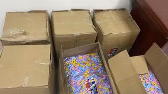 Lào Cai: Kịp thời ngăn chặn lô hàng kẹo 7 màu không rõ nguồn gốc 