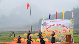 Rộn ràng Lễ hội xuống đồng bản Điện 