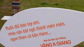 Vàng A Giang - Giọng thơ độc đáo nơi núi rừng Si Ma Cai