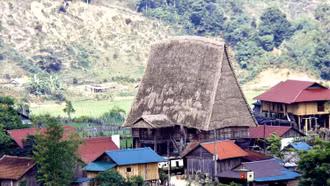 Khám phá làng cổ Vi Rơ Ngheo