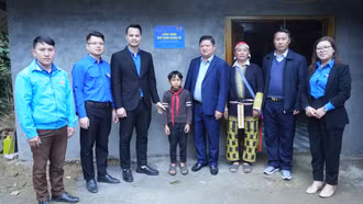 Khánh thành nhà "Khăn quàng đỏ" cho gia đình học sinh có hoàn cảnh khó khăn