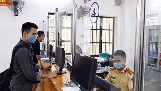 Từ ngày 22/10, người mua xe ô tô, xe máy cần biết mức lệ phí đăng ký và cấp biển số xe lần đầu