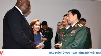 Bộ trưởng Quốc phòng Việt Nam gặp song phương Bộ trưởng Quốc phòng Mỹ