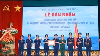 Cảnh sát biển Việt Nam đón nhận Huân chương Chiến công hạng Nhì