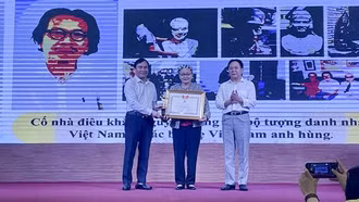 Người đi ngược về phía thời gian