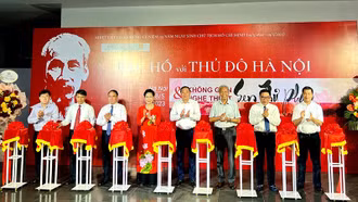 Trưng bày hơn 200 hình ảnh, hiện vật chuyên đề "Bác Hồ với Thủ đô Hà Nội"