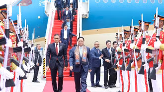 Thủ tướng Phạm Minh Chính tới Jakarta, bắt đầu chuyến tham dự Hội nghị Cấp cao ASEAN lần thứ 43 và các Hội nghị Cấp cao liên quan