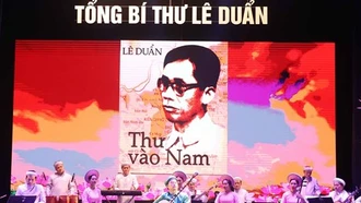 Chủ tịch nước dự Chương trình nghệ thuật tưởng nhớ Tổng Bí thư Lê Duẩn