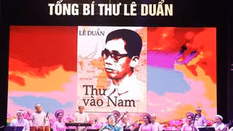 Chủ tịch nước dự Chương trình nghệ thuật tưởng nhớ Tổng Bí thư Lê Duẩn