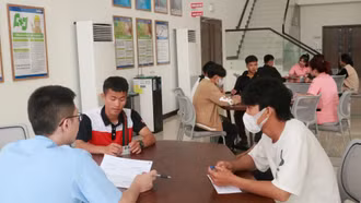 Gần 100 lao động được tham quan hướng nghiệp tại tỉnh Hải Dương