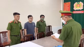 Bắt Phó Trưởng phòng Tàu sông, Cục Đăng kiểm Việt Nam, cùng 3 người khác