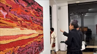 Tranh của nghệ sĩ trẻ Tia-Thủy Nguyễn "lấp lánh" tại Paris